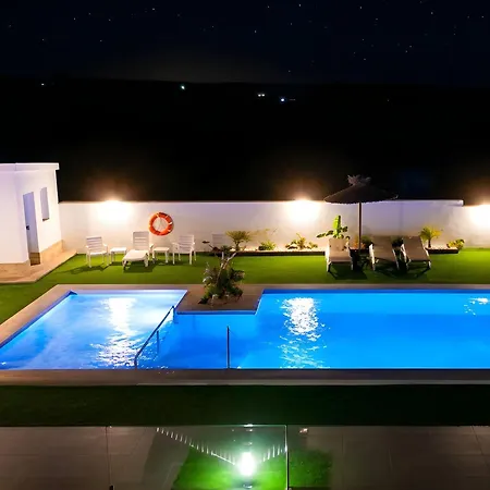 Con Piscina Compartida Y Terraza Privada Кониль-де-ла-Фронтера