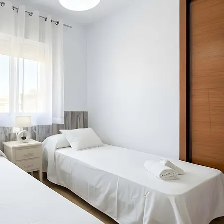 Con Piscina Compartida Y Terraza Privada Апартаменты