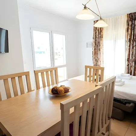 Con Piscina Compartida Y Terraza Privada Апартаменты
