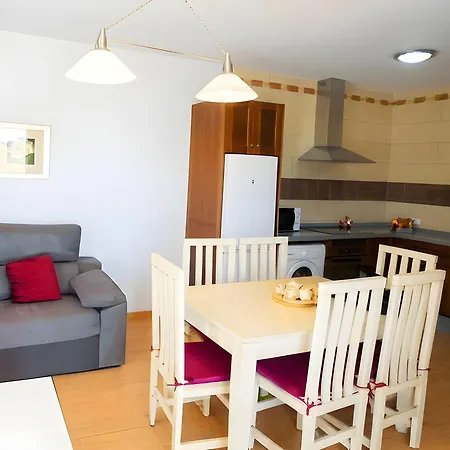Con Piscina Compartida Y Terraza Privada Апартаменты